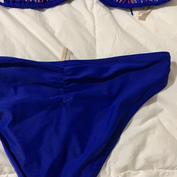 Bikini - Picture 3 of 3